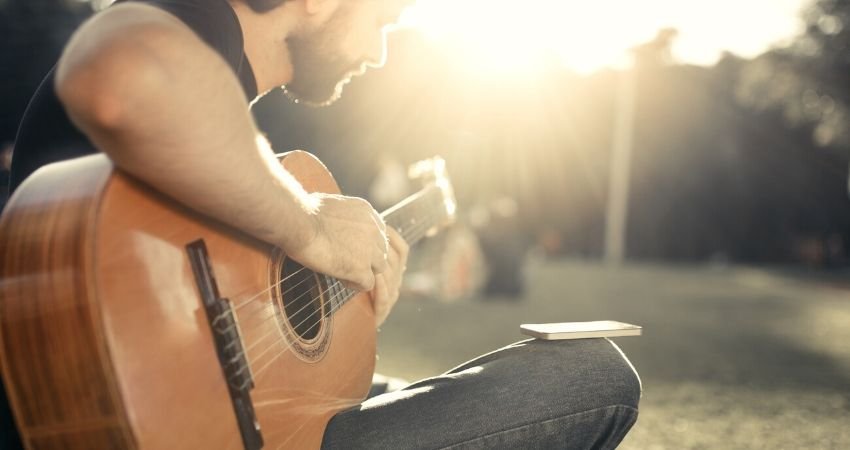 Benefícios do curso de violão Rafael Alves Benefícios do curso de violão Rafael Alves